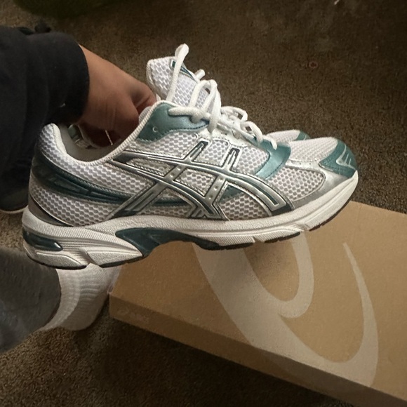 ASICS white dark Neptune gel 1130 size 10 worn a couple times clean - Picture 4 of 6